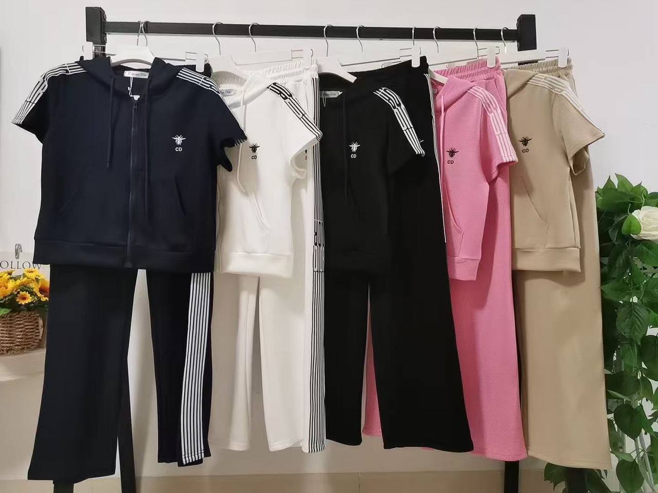 New
M-2xl size  
105 dhs💓

Zain140
♥️♥️♥️