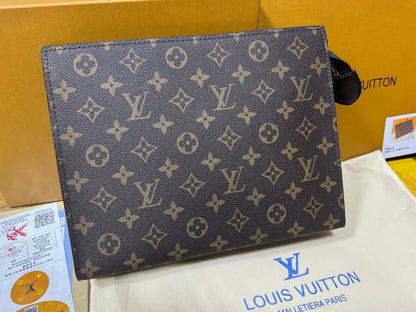LV 
clutch with belt

Size: 26cm

With box 
🎁🎁🎁

65 dhs🗽

Zain50
♥️♥️♥️