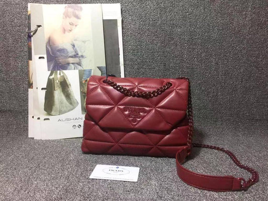 Prada

with box
🎁🎁🎁

95 dhs🪙

Zain143
♥️♥️♥️