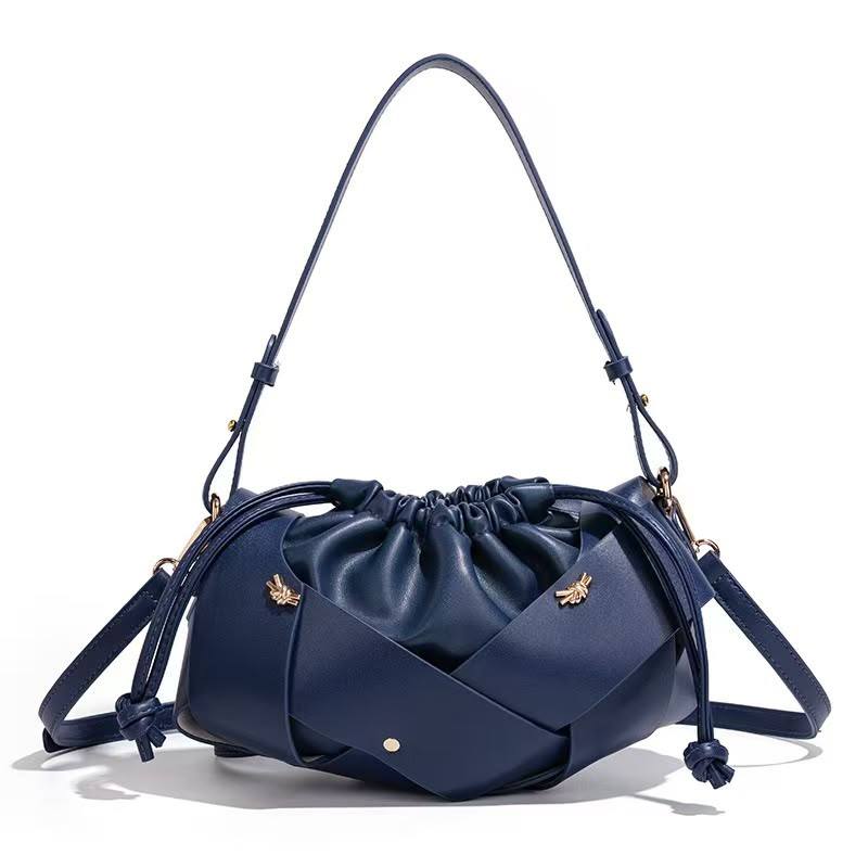 BOTTEGA 
100 dhs💛
size 26 cm

Zain161
♥️♥️♥️