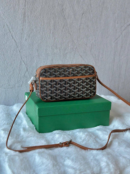 Goyard
90 dhs✅
With box
Size25cm

Zain219
♥️♥️♥️