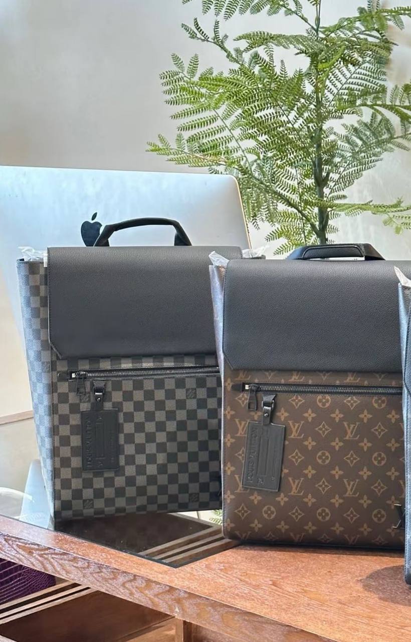 Dior
LV 
Backpack
140 dhs✅

Zain114
♥️♥️♥️