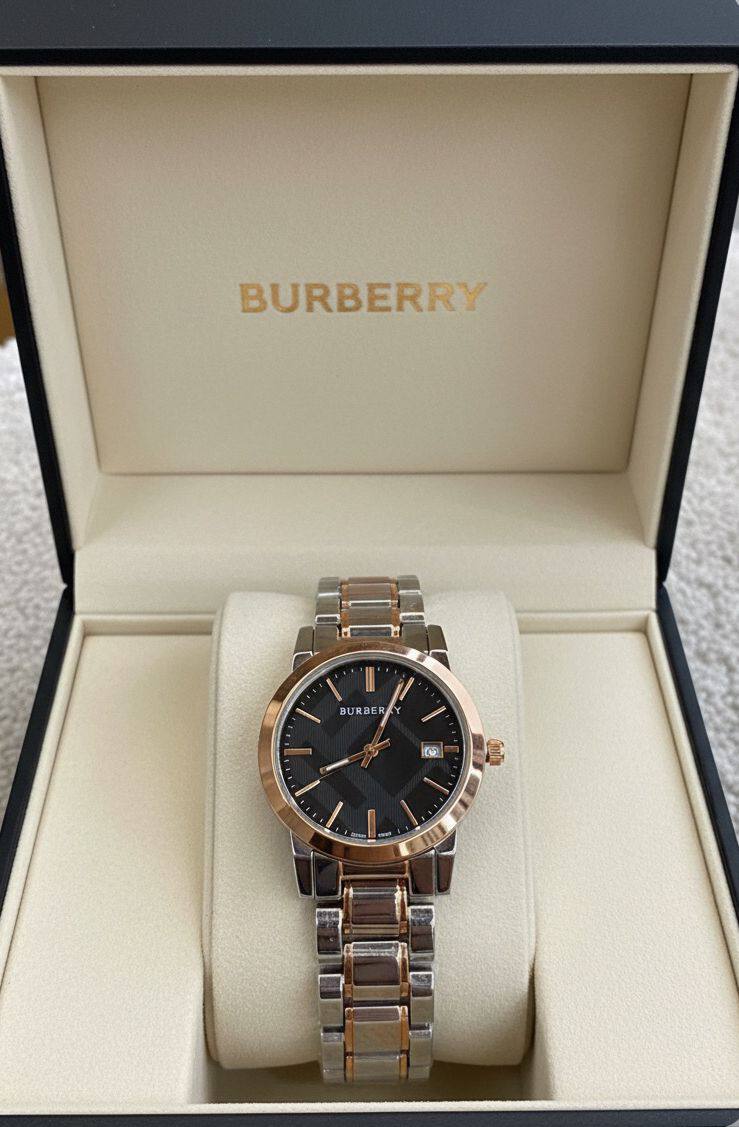 BURBERRY LADIES 
GOOD QUALITY 💯
60 dhs🪙💕

Zain133
♥️♥️♥️