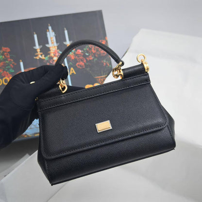 D&G - Gucci - Chanel - LV
Master ++++
For Price 👇 WTSP Text Zain 0568585901

Zain111
♥️♥️♥️