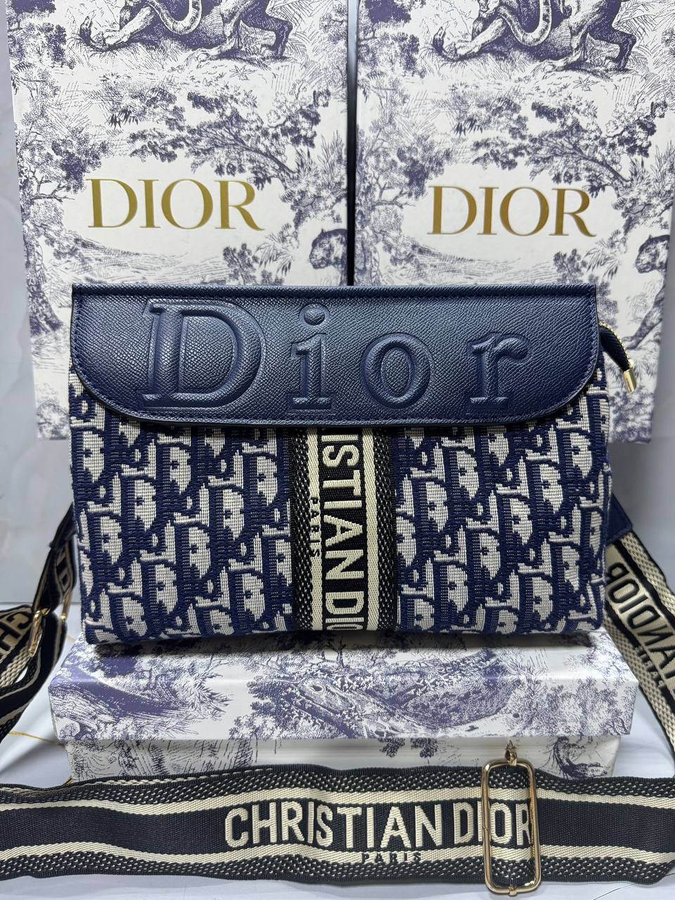 Dior - Fendi - Gucci
With box 
75 dhs✅

Zain50
♥️♥️♥️