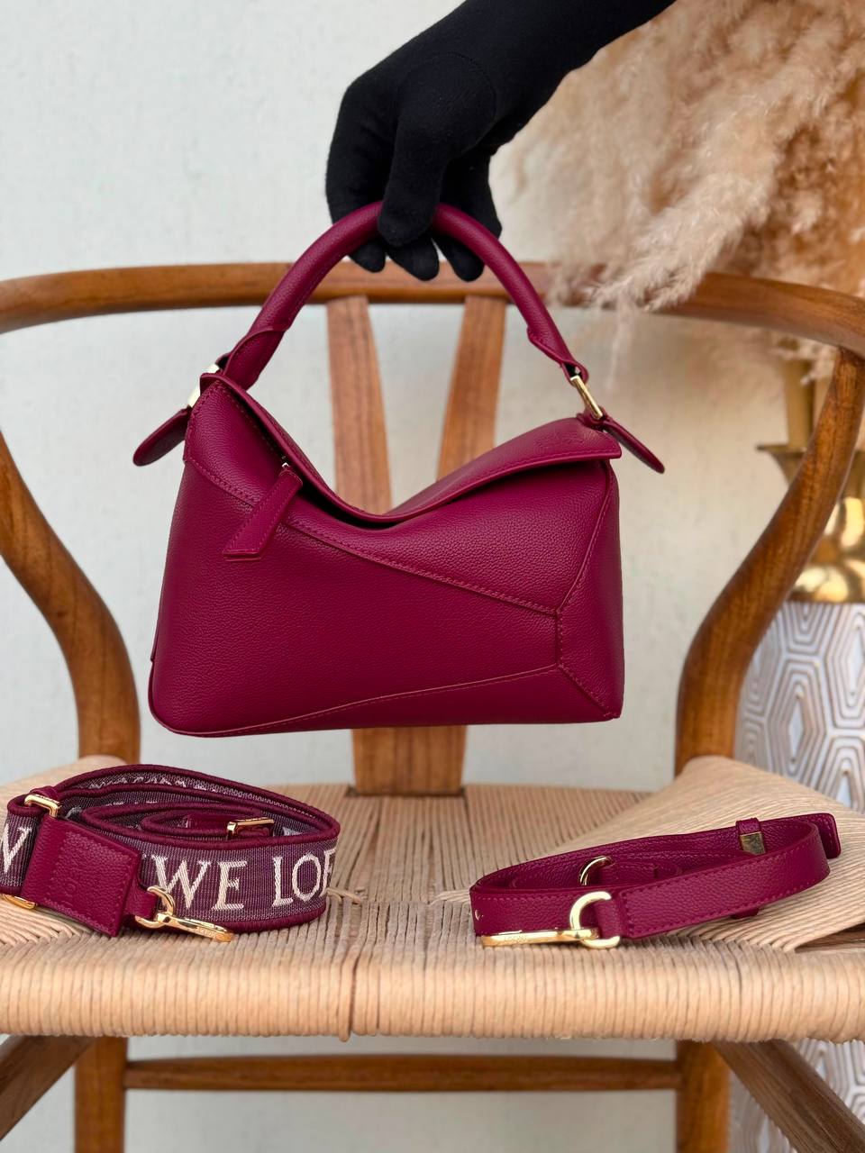 LOEWE
24cm
340 dhs🇦🇪🇦🇪
Top quality 
With box🎁

Zain167
♥️♥️♥️