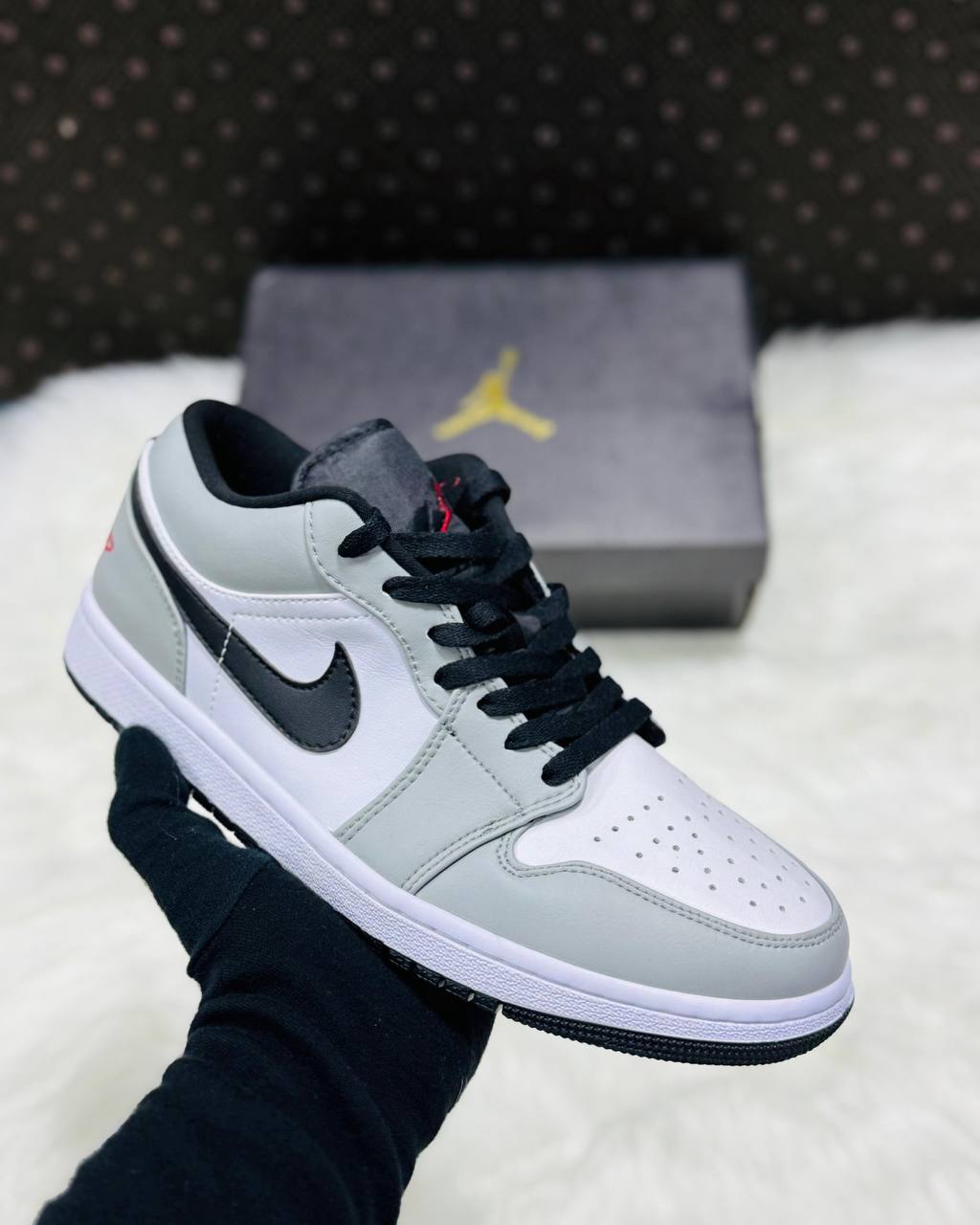 Jordan 1 Low 
Sizes 36-46 
150 dhs🪙💕

Zain232
♥️♥️♥️