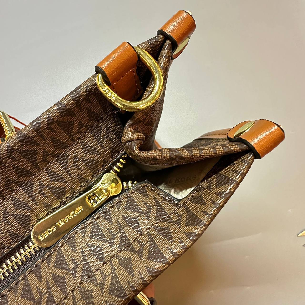 MK 
 GOOD QUALITY 
95 dhs✅

Zain39
♥️♥️♥️