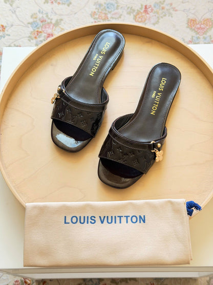 LOUIS VUITTON

Available again 🤩

Master quality 

Size: 36 to 41
430 dhs🇦🇪🇦🇪

Zain318
♥️♥️♥️