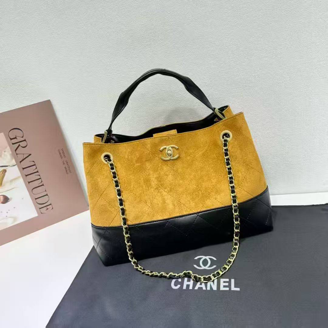 Chanel
GOOD QUALITY
120 dhs✅

Zain200
♥️♥️♥️