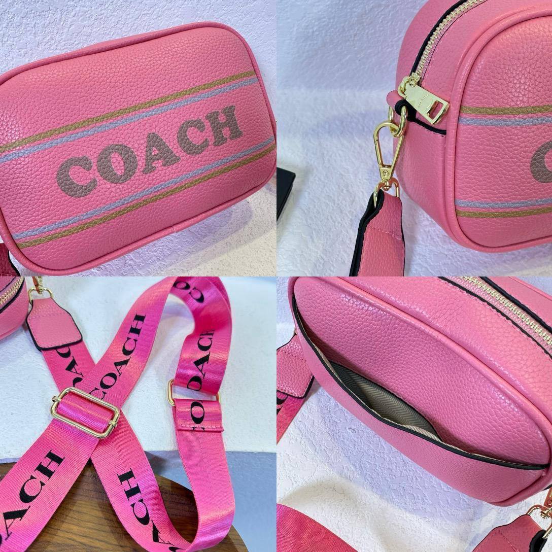 Coach
20*13*6.5cm
50 dhs✅

Zain17
♥️♥️♥️