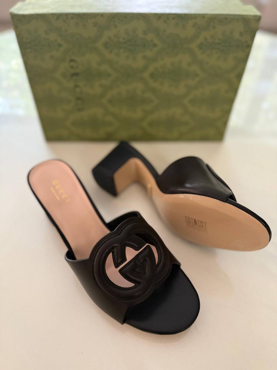GUCCI
Available🤩
Master quality 
Size: 36 to 41
450 dhs💓

Zain318
♥️♥️♥️
