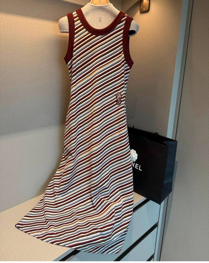❤️‍🔥 CHANEL new❤️‍🔥✨
  ✨Vip quality 😍
Size : S,M,L,XL
560 dhs💛

Zain287
♥️♥️♥️