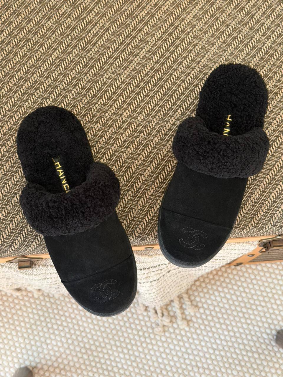 Chanel 
Size: 36 to 41
Super master quality 
500 dhs🪙💚

Zain198
♥️♥️♥️