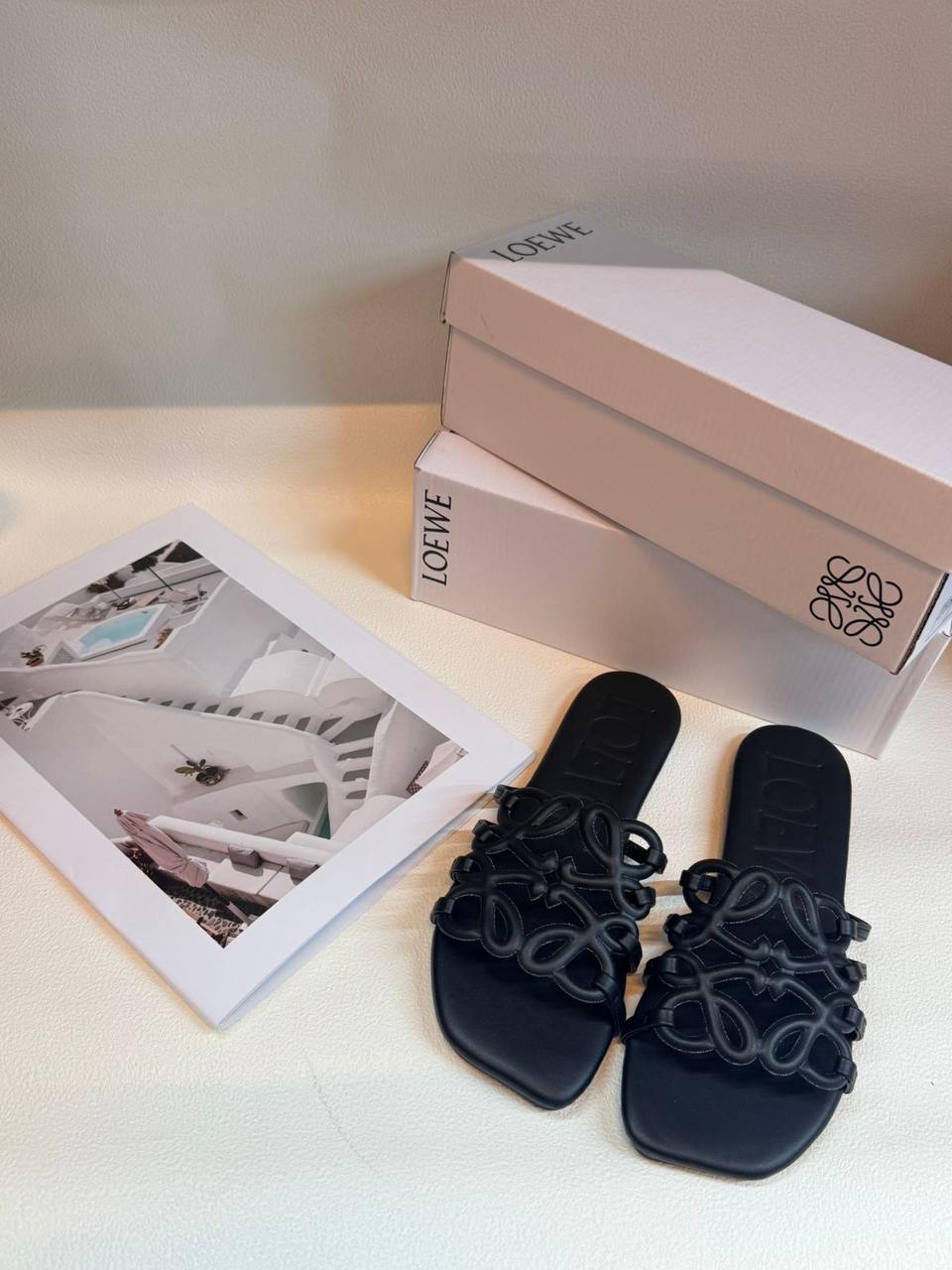 Slippers
Size 36-41
70 dhs✅

Zain236
♥️♥️♥️