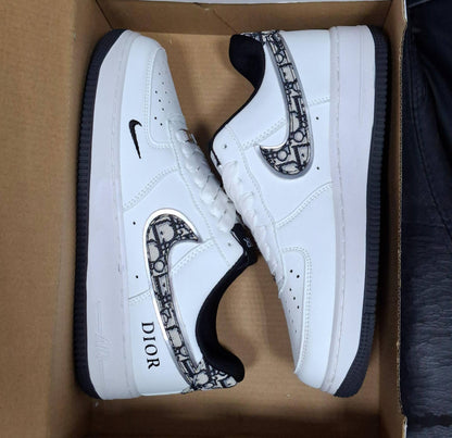 Nike

Size :40 to 45 
100 dhs🇦🇪🇦🇪

Zain27
♥️♥️♥️