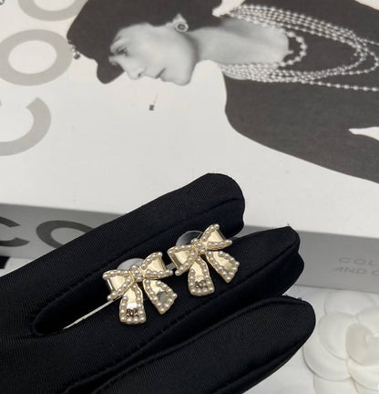 CHANEL❤️‍🔥*
Earring 🦋
Master quality 💯
With normal boxes 📦 
45 dhs✅
With master box 🗃️ 
60 dhs✅

Zain216
♥️♥️♥️