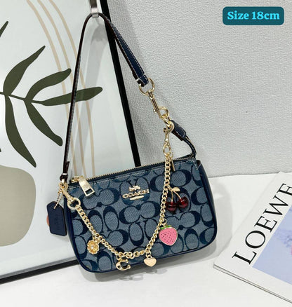 Coach
Good quality
 with box 
95 dhs🇦🇪🇦🇪

Zain186
♥️♥️♥️
