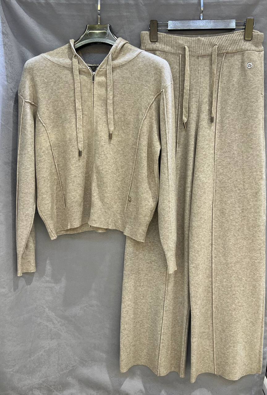 *LORO PIANA*
Women’s Set
Master Quality 
SML
400 dhs🪙🌨️

Zain276
♥️♥️♥️