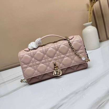 Dior 
Master
21cm🫶🏼
290 dhs🇦🇪

Zain228
♥️♥️♥️