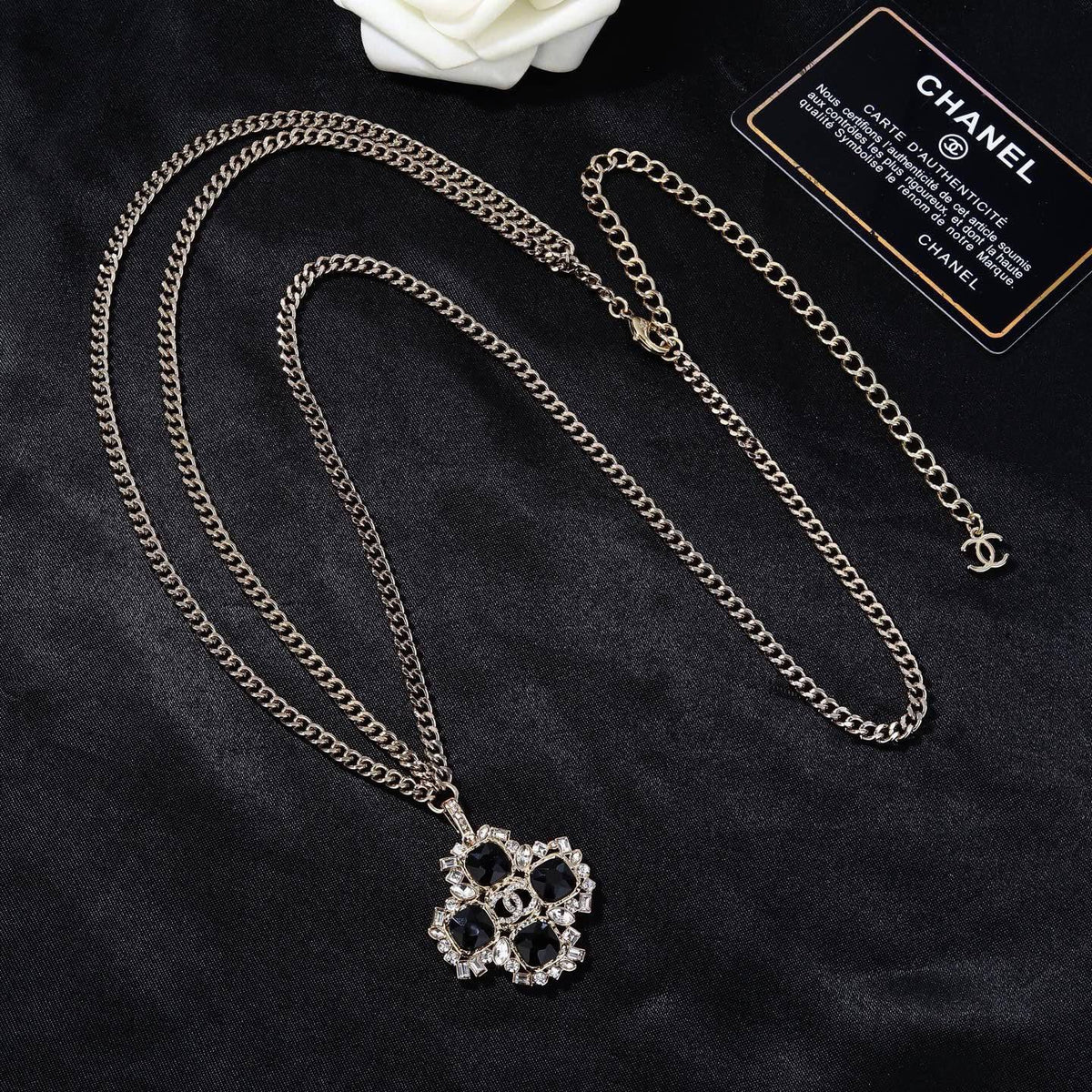 *CHANEL❤️‍🔥*
Necklace🦋
Master quality 💯
With normal boxes 🗃️ 
140 dhs🇦🇪🇦🇪

With master box 📦 
170 dhs🇦🇪🇦🇪

Zain216
♥️♥️♥️