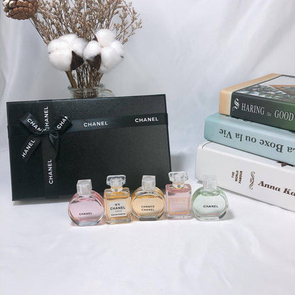 Chanel Set
5in1
50 dhs🇦🇪🇦🇪

Zain17
♥️♥️♥️