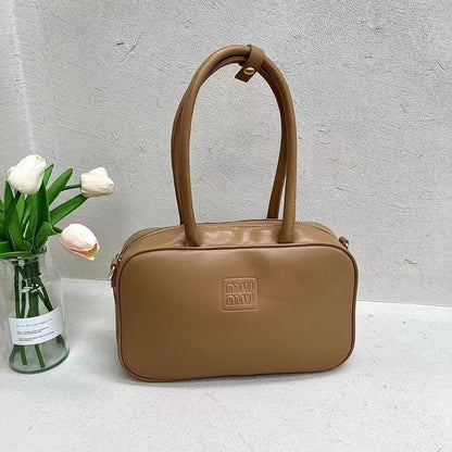 Miu Miu
70 dhs🪙🌺

Zain22
♥️♥️♥️