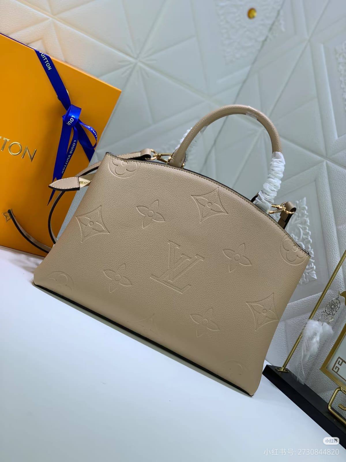 Mixed bags

Valentines 
Lv
120 dhs🇦🇪🇦🇪

Zain10
♥️♥️♥️