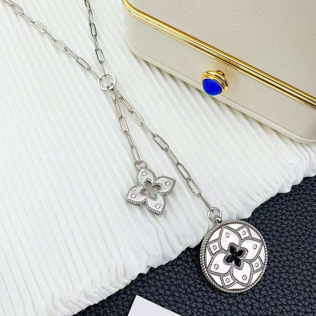 RC NECKLACE
MASTER✨💫
80 DHS✅
 WITH BOX AND PAPER BAG 🛍️🎁

Zain89
♥️♥️♥️
