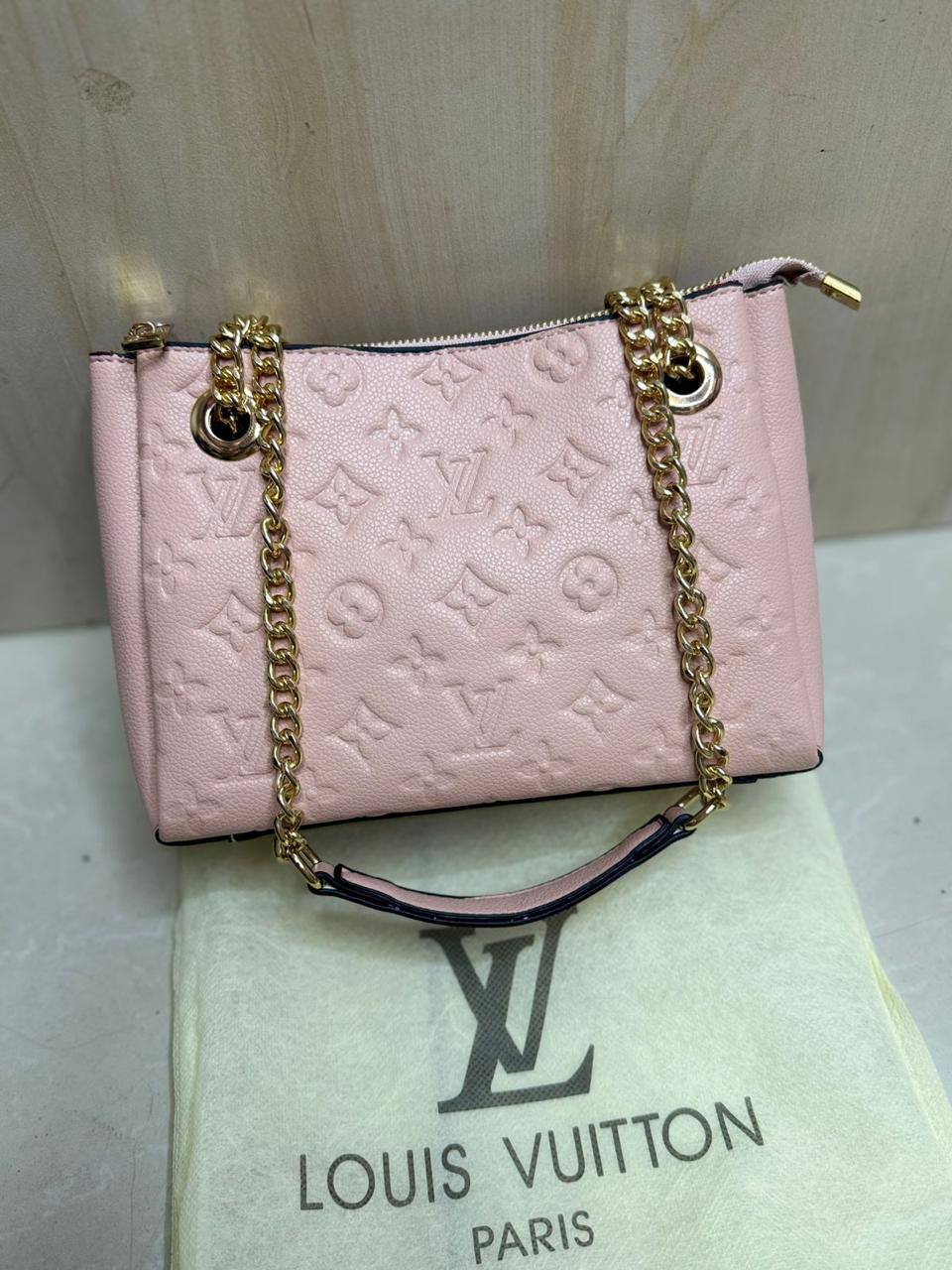 🎉 Offer 🎊  LV Surene
1⃣️ First quality
Size: 23 * 14 cm
70 dhs🪙🌨️
Limit Stock ⛔️⛔️

Zain115
♥️♥️♥️