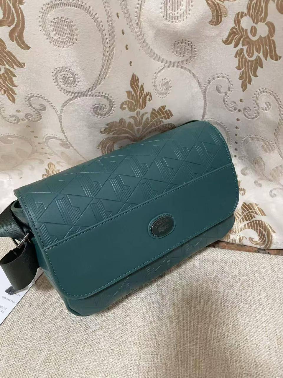 Lacoste
24*15*8 cm
85 dhs💓

Zain17
♥️♥️♥️
