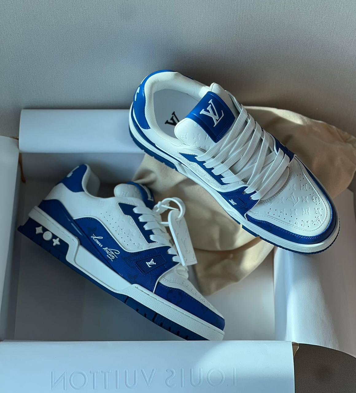 LOUIS VUITTON 
SUPER MASTER 
40-46
600 dhs🪙🖤

Zain43
♥️♥️♥️