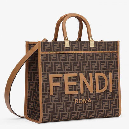 FENDI TOTE 
GOOD QUALITY 💯
110 DHS✅

Zain28
♥️♥️♥️