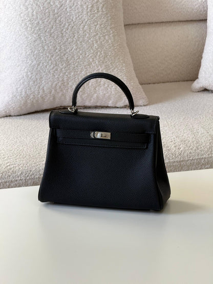 Hermes kelly togo 25cm 💕master quality😍with box❤️
400 dhs🪙🌨️

Zain52
♥️♥️♥️