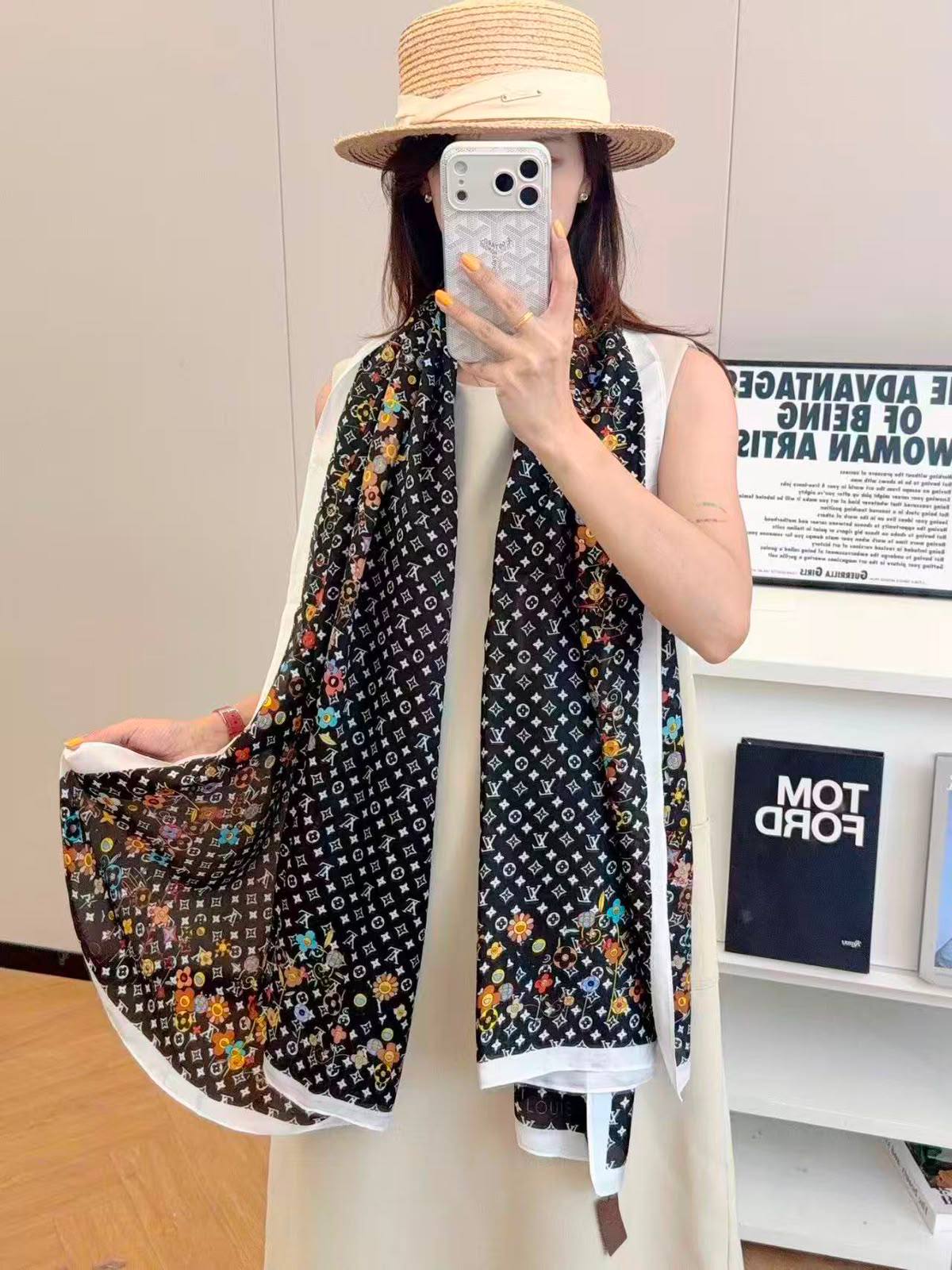Scarfs 
new came 
high quality 

Size : 180cm*90cm

50 dhs🇦🇪🇦🇪

Zain295
♥️♥️♥️