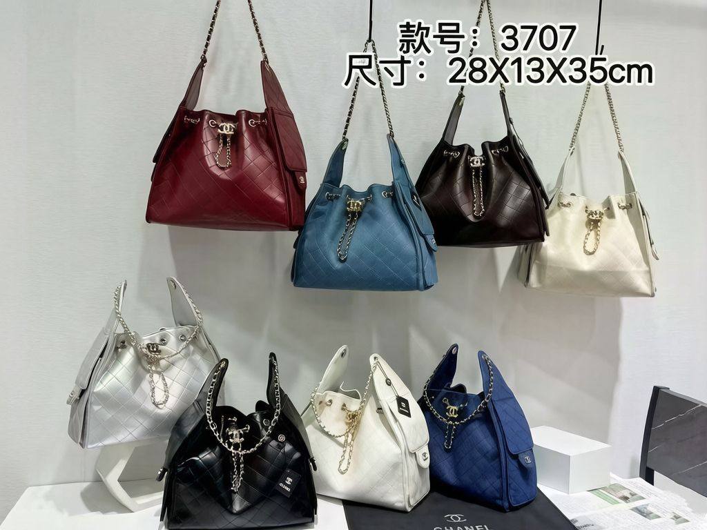 CHANEL 
NEW CAME GOOD QUALITY
115 dhs💓
28cm

Zain39
♥️♥️♥️