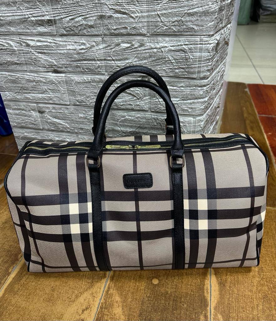 Fendi
Burberry 
70 dhs🇦🇪🇦🇪🇦🇪

Zain50
♥️♥️♥️