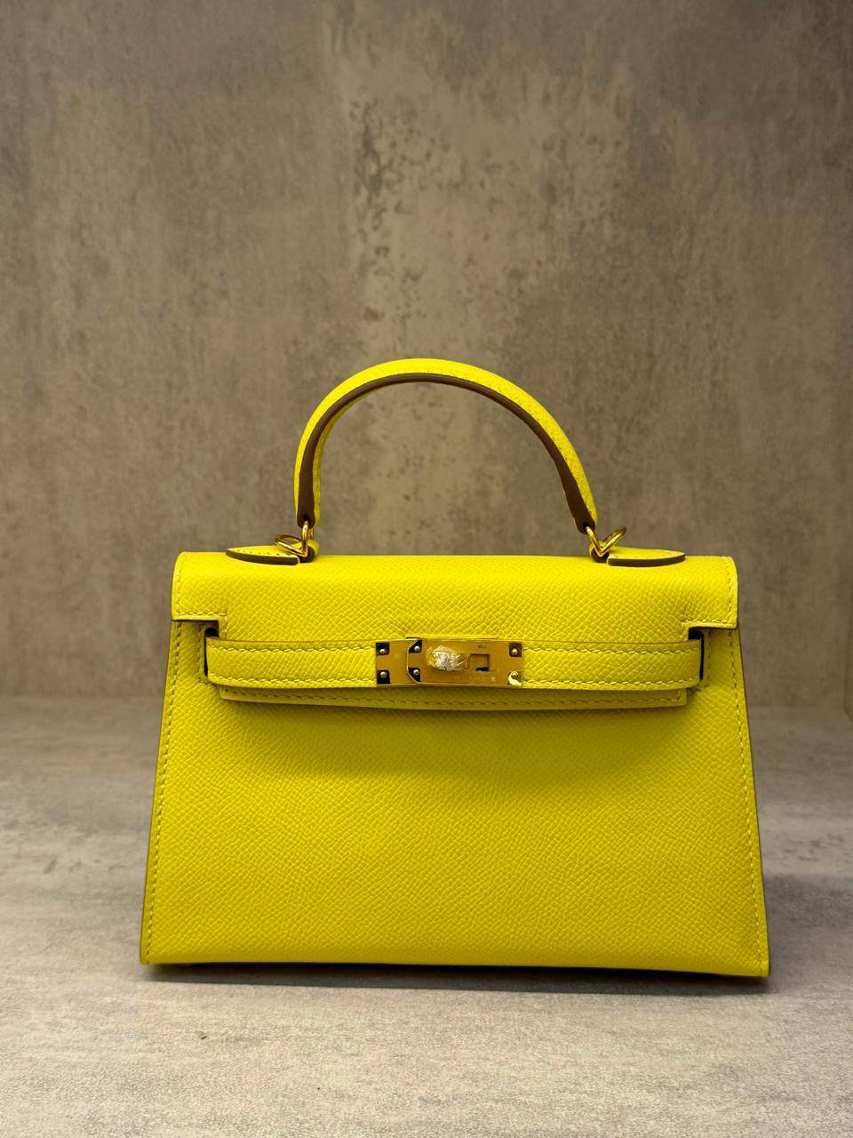 Hernes
𝐇𝐞𝐫𝐦𝐞𝐬 𝐌𝐢𝐧𝐢 𝐊𝐞𝐥𝐥𝐲 𝟏𝟗𝐜𝐦 
𝐇𝐚𝐧𝐝 𝐌𝐚𝐝𝐞 
1350 dhs✅🖤🌴

ETAG4
♥️♥️♥️