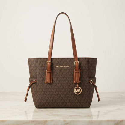 MK

Voyager Totebag
With Gold Logo brand
Size :27 x 11 x 26 cm

105 dhs🇦🇪🇦🇪

Zain239
♥️♥️♥️