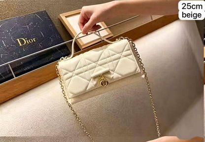 💗  Dior MissLady
1️⃣ First quality +🎁
Size : 25 * 9 * 20 cm
125 dhs✅
with box 🎁

Zain115
♥️♥️♥️