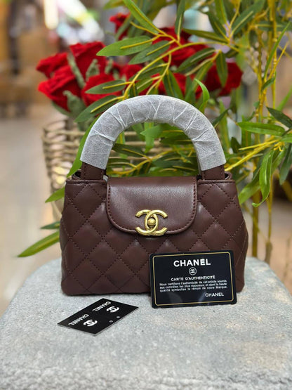 Chanel
Good quality 
with box 🎁🎁🎁

90 dhs💓

Zain186