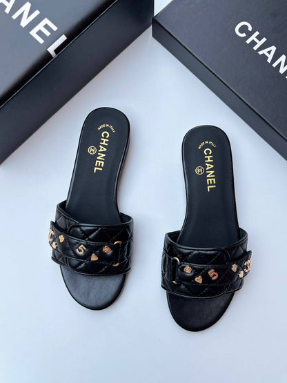 Chanel slipper
100 dhs🌺
Size 36-42

Zain55
♥️♥️♥️