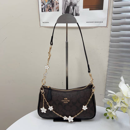 Coach 

With chain pendant

70 dhs🇦🇪🇦🇪

Zain232
♥️♥️♥️