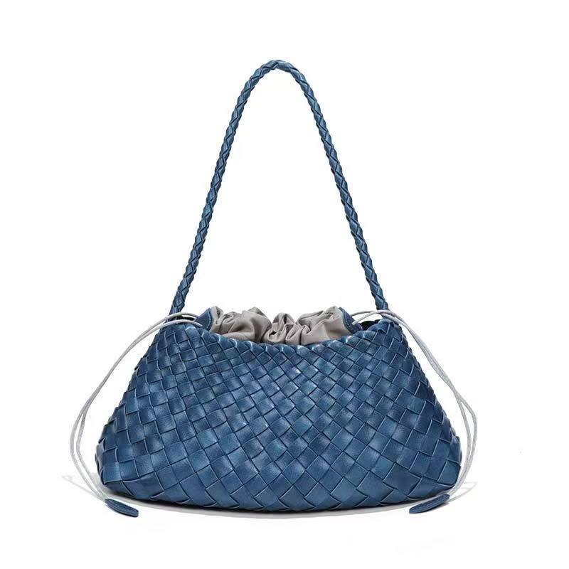 BOTTEGA VENETA 
120 dhs🇦🇪🇦🇪
34cm

Zain161
♥️♥️♥️