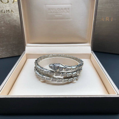 BVLGARI ❤️‍🔥*
Bangle ✨
Master quality 💯
With normal boxes 🗃️ 
95 dhs💓
With master box 📦 
135 dhs💓

Zain216
♥️♥️♥️