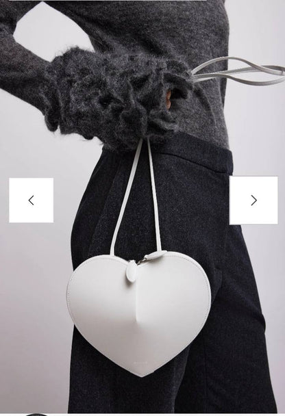 ALAIA
90 dhs✅
Heart-shaped shoulder bag

Zain26
♥️♥️♥️