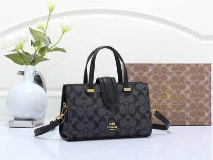 Coach
Good quality 
Size 23*cm
100 dhs🇦🇪🇦🇪
With box 📦🔥🔥

Zain70
♥️♥️♥️