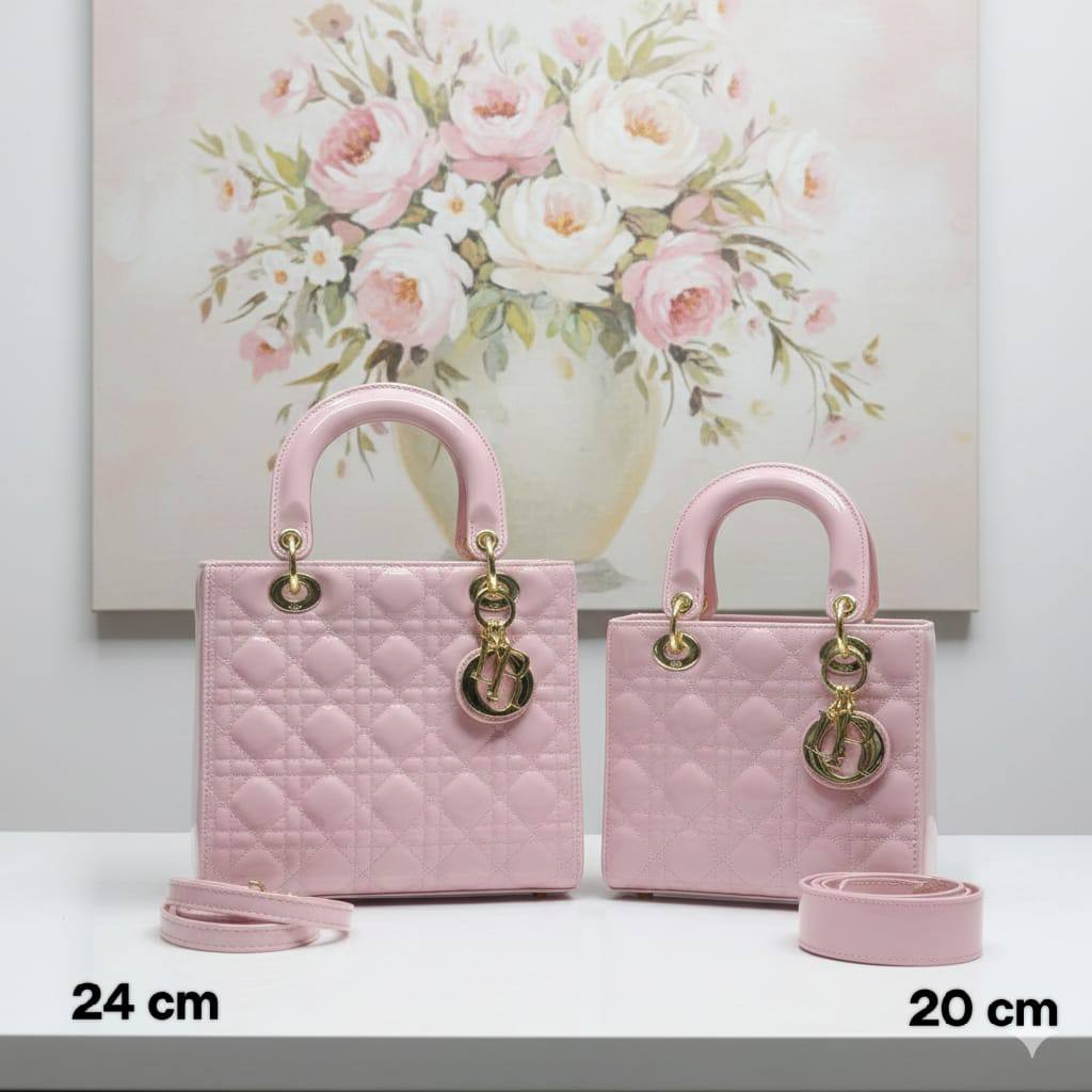 CHRISTIAN LADY DIOR
ɢʟᴏssʏ ᴍᴀᴛᴇʀɪᴀʟ
ɢᴏʟᴅ ʜᴀʀᴅᴡᴀʀᴇ
ᴡɪᴛʜ ᴡᴇʙ ʟᴏɴɢ sᴛʀᴀᴘ
ᴡɪᴛʜ BOX
🎁🎁🎁
 *sɪᴢᴇ: 24 cm = Pʀɪᴄᴇ 110 ᴅʜs* 
  
 *sɪᴢᴇ: 20 ᴄm = Pʀɪᴄᴇ 100 ᴅʜs* 

Zain31
♥️♥️♥️