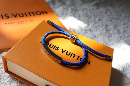 LV 
Master Bracelet 
75 dhs🪙🌨️ 

With Box And Paper Bag
🎁🎁🎁

Zain33
♥️♥️♥️