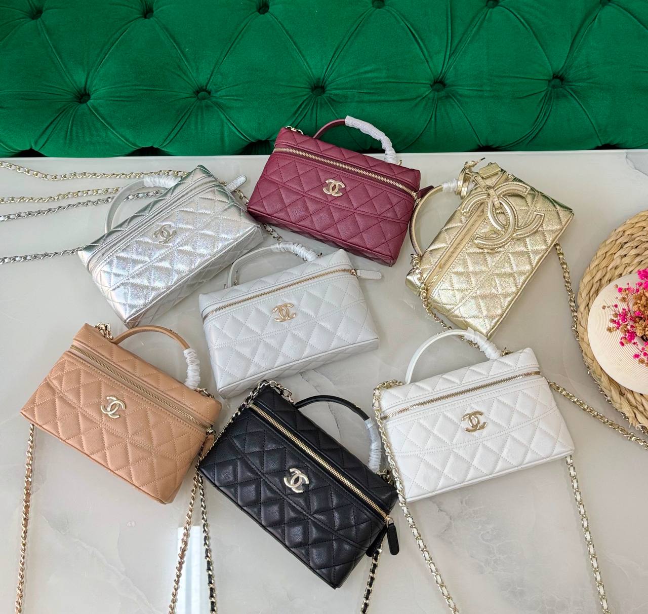 Chanel  ✨💥
Available original box 📦 
With full packing 🎀🎀
Super high quality 💥💥
For Price 👇 WhatsApp✅
0568585901 
0507557372
0552275751 Owner Zain 👌

Zain283
♥️♥️♥️